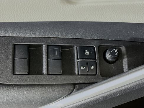 Used 2024 Toyota Corolla Cross L image 14