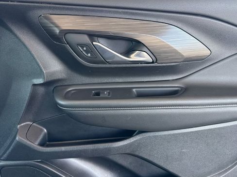 Used 2024 GMC Terrain SLT image 26