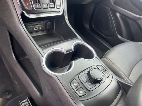 Used 2021 GMC Terrain SLT image 29