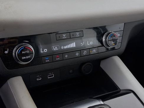 Used 2023 Mitsubishi Outlander SEL FWD image 19