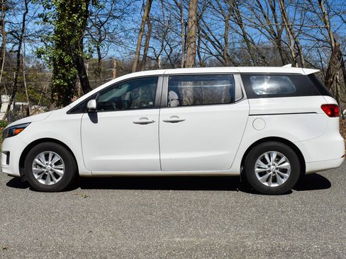 Used 2018 Kia Sedona L image 4