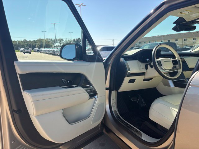 Used 2024 Land Rover Range Rover Long Wheelbase SE AWD/4WD image 9
