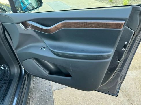 Used 2019 Tesla Model X Long Range image 16