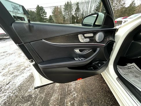 Used 2018 Mercedes-Benz E 300 E 300 4MATIC Sedan image 13