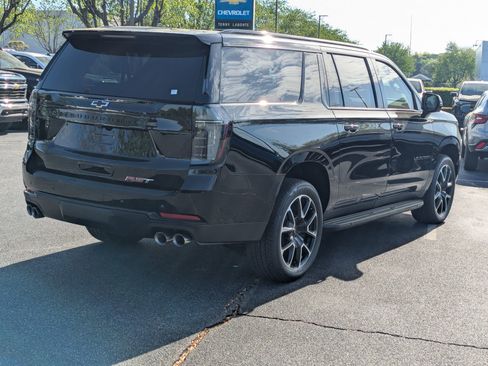 New 2026 Chevrolet Suburban RST w/ RST Capability Package AWD/4WD image 9