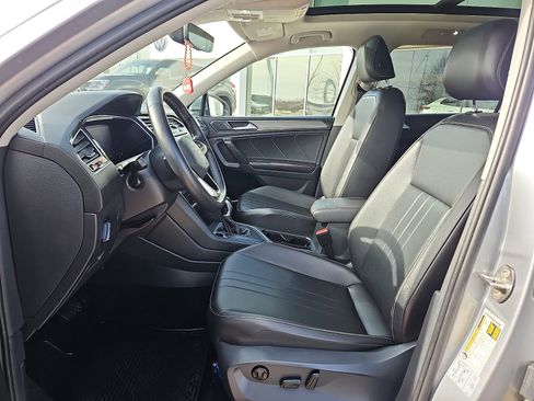 Certified 2022 Volkswagen Tiguan SE w/ Panoramic Sunroof Package image 10