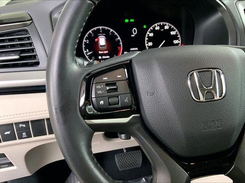 Used 2025 Honda Odyssey Touring image 24