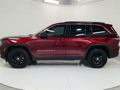 Used 2025 Jeep Grand Cherokee Laredo X w/ Luxury Tech Group I image 5