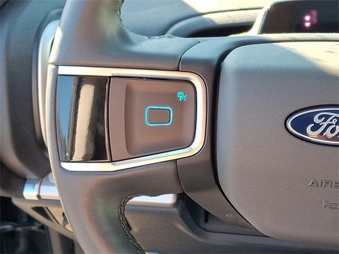 Used 2025 Ford Expedition Active image 21