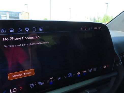 Certified 2025 Chevrolet Silverado EV LT AWD/4WD image 28