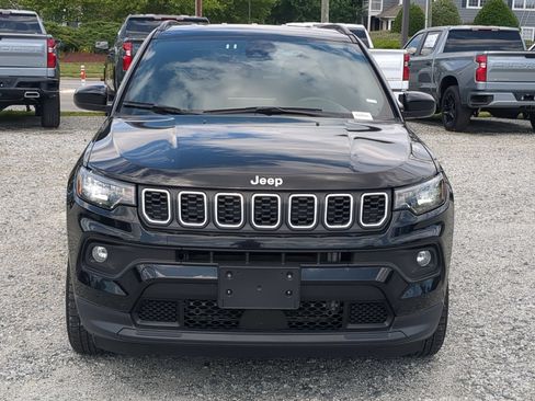 Used 2024 Jeep Compass Latitude AWD/4WD image 3