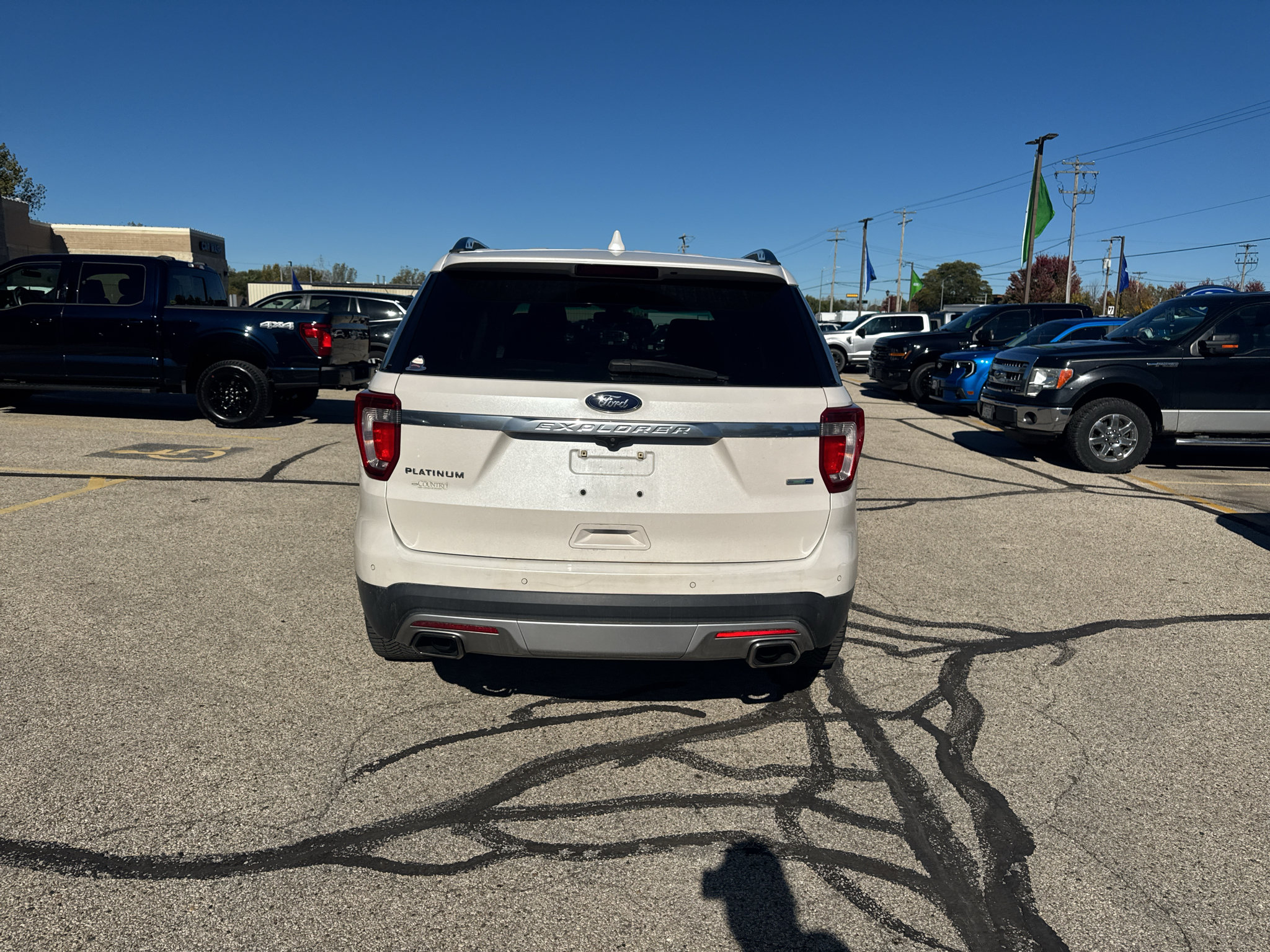 Used 2016 Ford Explorer Platinum AWD/4WD image 7