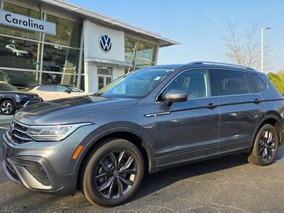 Used 2023 Volkswagen Tiguan SE w/ Panoramic Sunroof Package