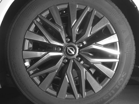 Used 2025 Nissan Altima 2.5 SV FWD image 14