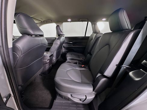 Used 2025 Toyota Grand Highlander AWD image 28