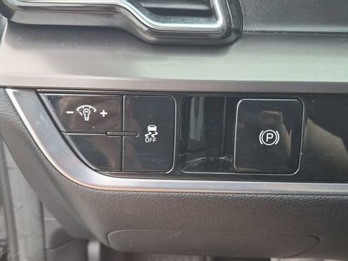 Used 2025 Kia Sportage EX FWD image 19