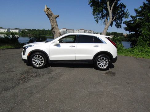 Used 2019 Cadillac XT4 Luxury AWD/4WD image 3