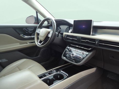 Used 2022 Lincoln Corsair AWD w/ Premium Package image 26