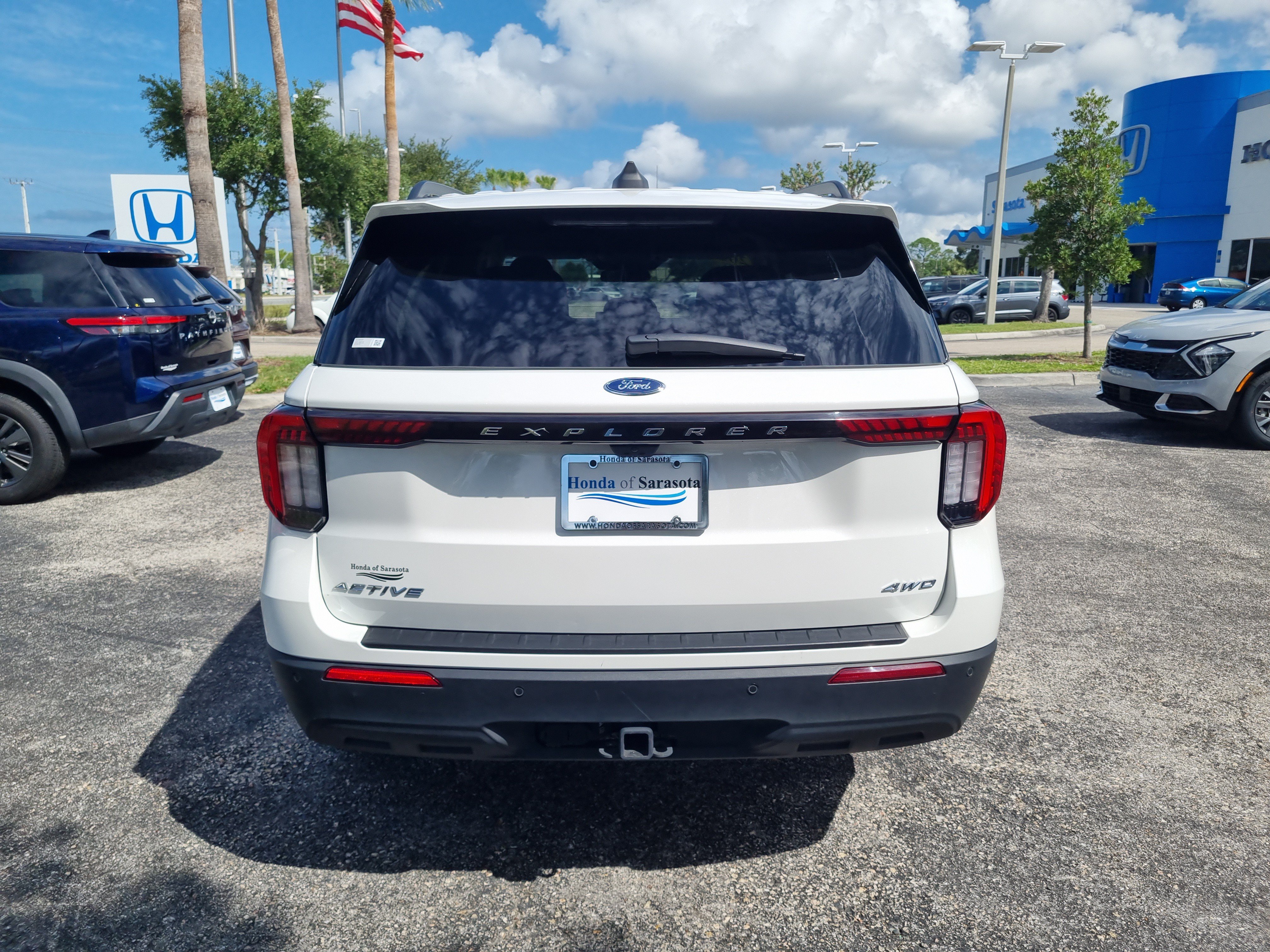 Used 2025 Ford Explorer Active AWD/4WD image 6