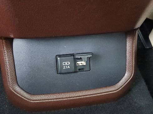 Used 2020 Toyota Highlander XLE image 21