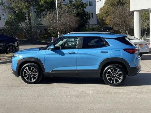 Used 2025 Chevrolet TrailBlazer LT image 3