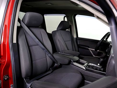 Used 2015 Nissan Titan SV image 32