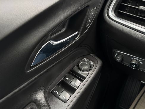 Used 2020 Chevrolet Equinox LT FWD image 23