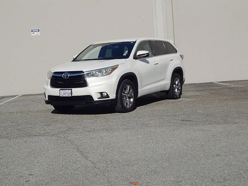 Used 2015 Toyota Highlander Plus FWD image 8
