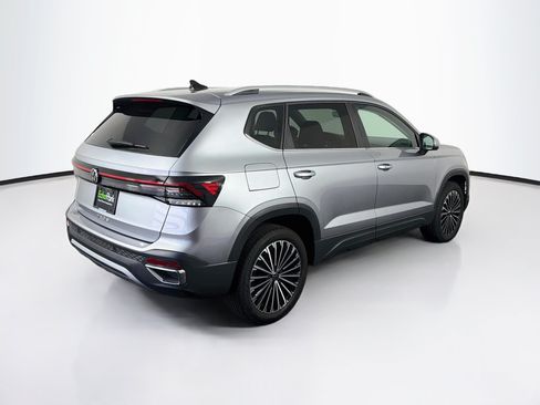 Used 2025 Volkswagen Taos SE FWD image 9