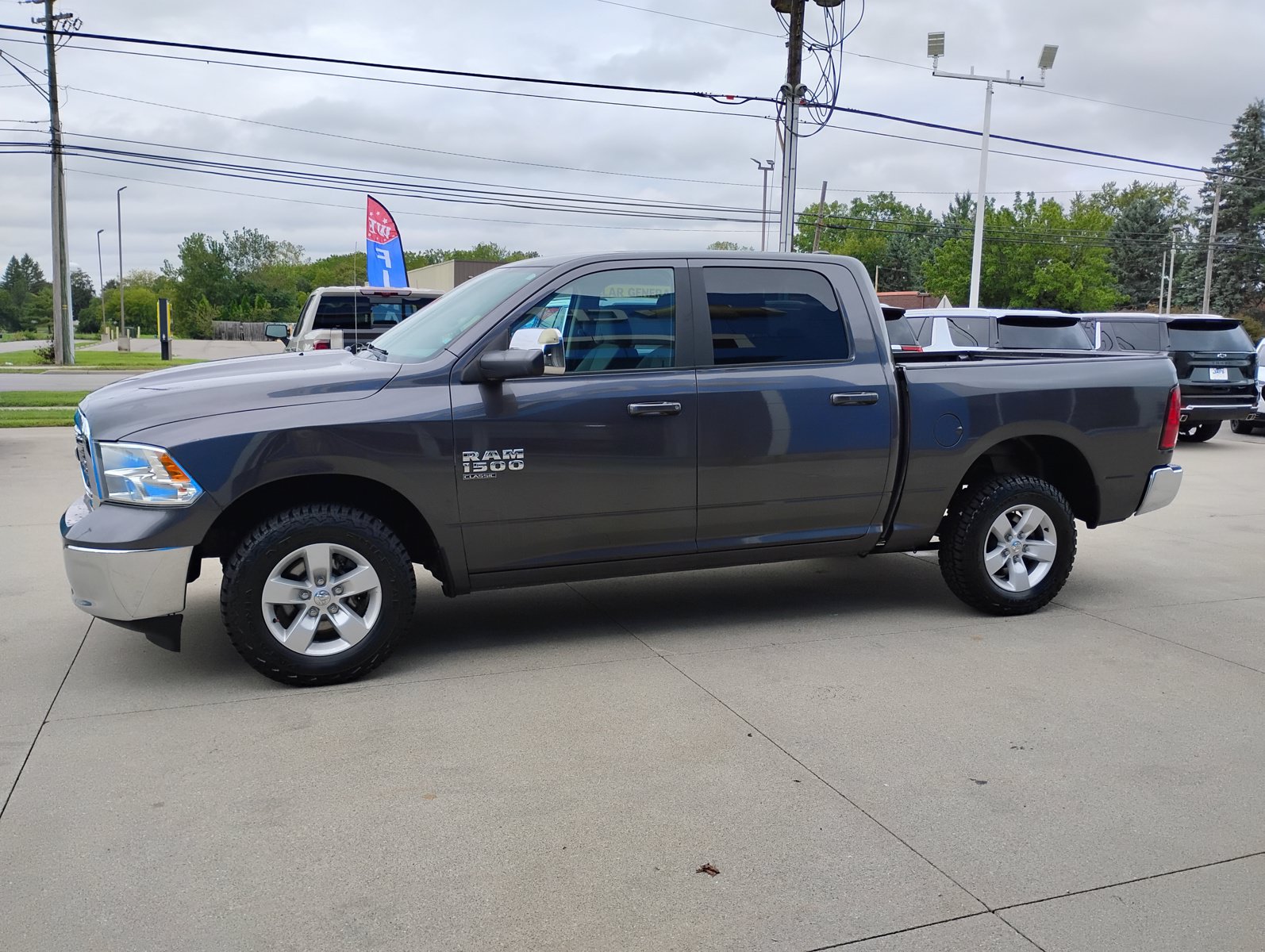 Used 2021 RAM 1500 Classic SLT AWD/4WD image 13