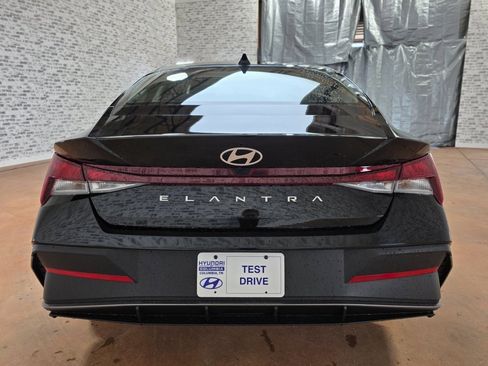 New 2026 Hyundai Elantra SE image 6
