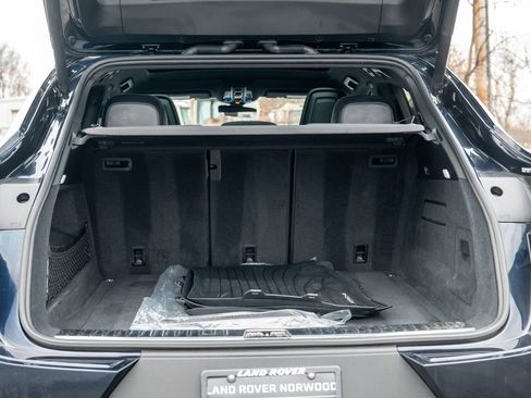 Used 2023 Porsche Cayenne Platinum Edition image 38