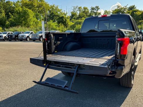 Used 2023 Ford F150 Lightning Platinum AWD/4WD image 24