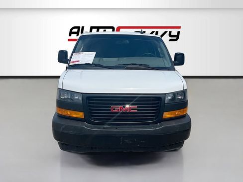 Used 2025 GMC Savana 3500 Extended RWD image 2