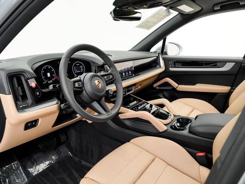 Certified 2026 Porsche Cayenne AWD/4WD image 4