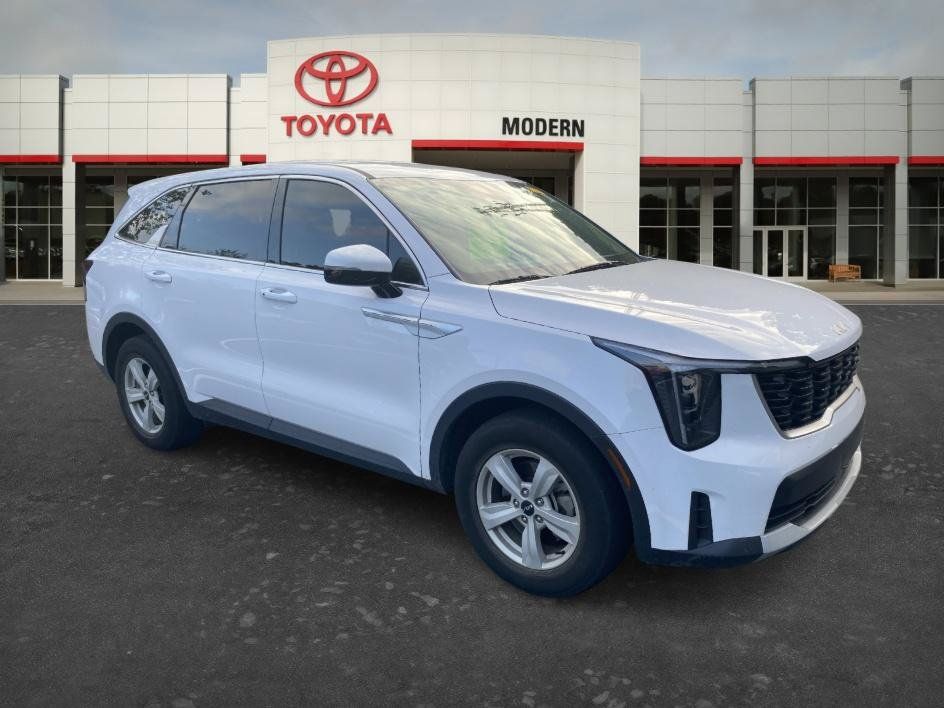 Used 2025 Kia Sorento LX FWD image 7