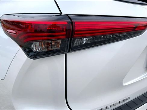 Used 2023 Toyota Highlander Limited AWD/4WD image 28