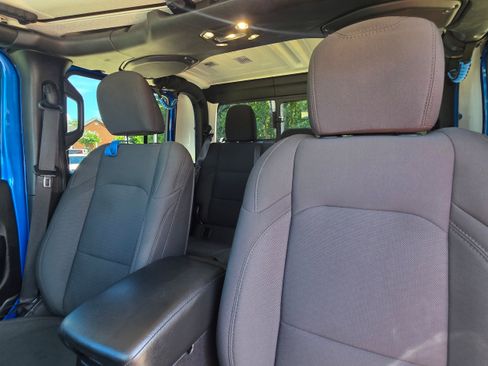 Used 2020 Jeep Gladiator Sport AWD/4WD image 16