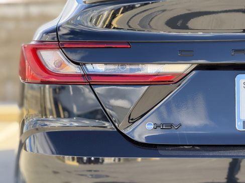 Used 2025 Toyota Camry SE w/ Convenience Package image 13