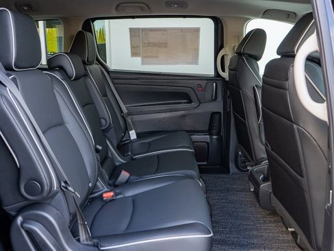 New 2026 Honda Odyssey Touring image 14