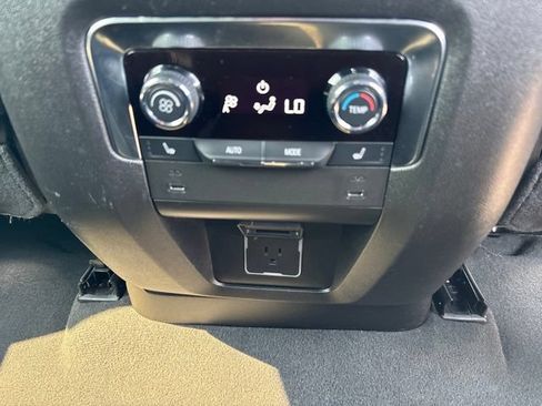 Used 2025 Chevrolet Suburban Premier AWD/4WD image 34