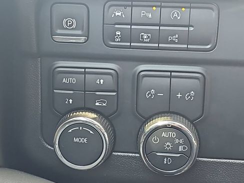 Used 2025 Chevrolet Tahoe Premier AWD/4WD image 19