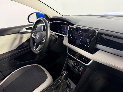 Used 2025 Volkswagen Taos SE w/ Panoramic Sunroof Package FWD image 28