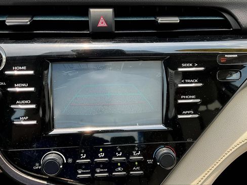 Used 2019 Toyota Camry LE FWD image 12