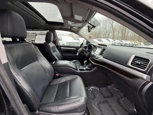 Used 2015 Toyota Highlander XLE AWD/4WD image 25