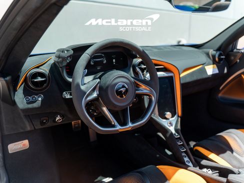 Used 2024 McLaren 750S Spider RWD image 13
