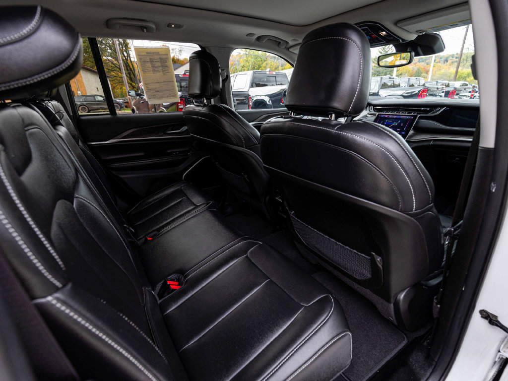 Used 2023 Jeep Grand Cherokee 4WD 4xe image 30