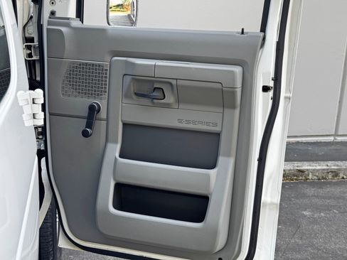 Used 2010 Ford E-350 and Econoline 350 Extended Super Duty image 21