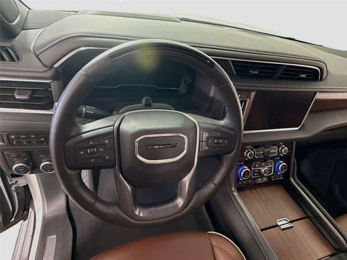 Used 2024 GMC Yukon Denali Ultimate AWD/4WD image 5