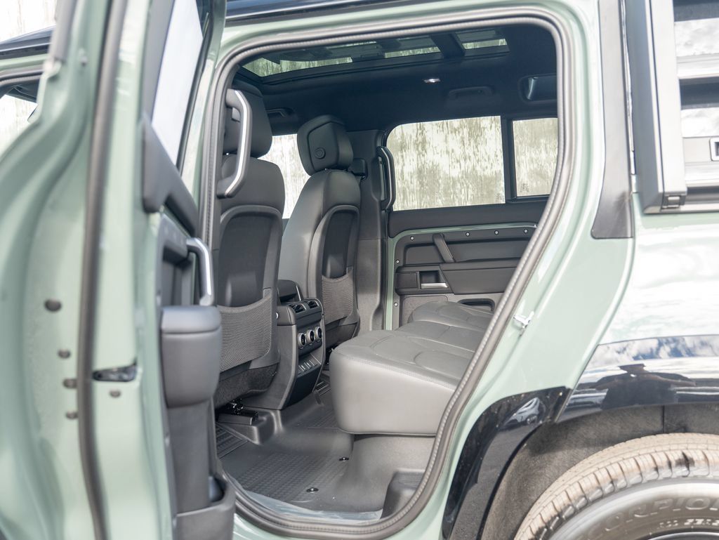 New 2026 Land Rover Defender 110 AWD/4WD image 21